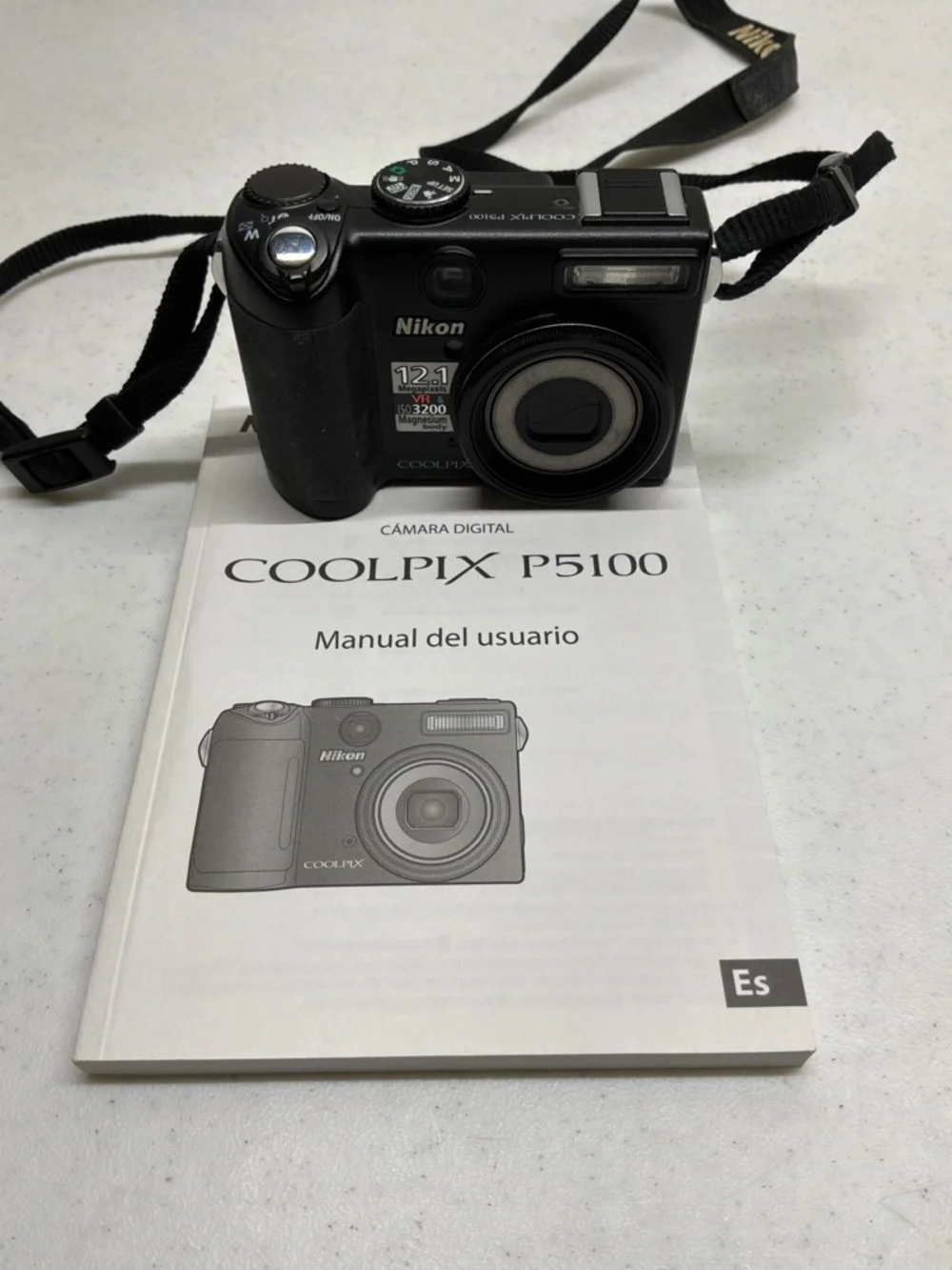 Nikon COOLPIX P5100 Black Digital Camera As Is!! Parts or Repair